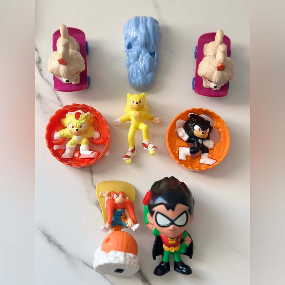 Lot of 8 McDonald’s Happy Meal Toys Sonic Super Shadow Robin Taz